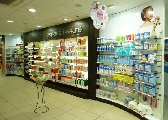 Linéaire rétroéclairé en pharmacie
